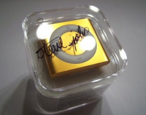 iPod signed by Jobs at $ 10,000